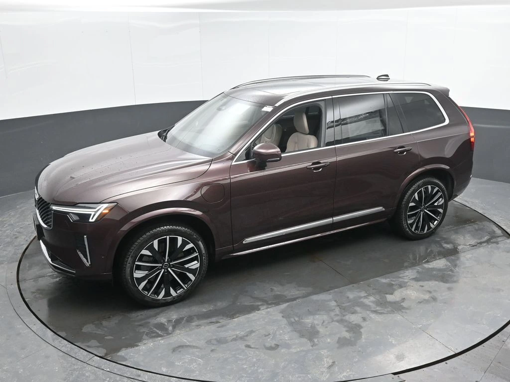 2026 Volvo - image 35