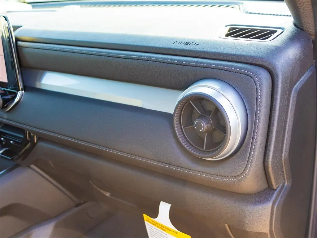 2026 Chevrolet Colorado LT photo 12