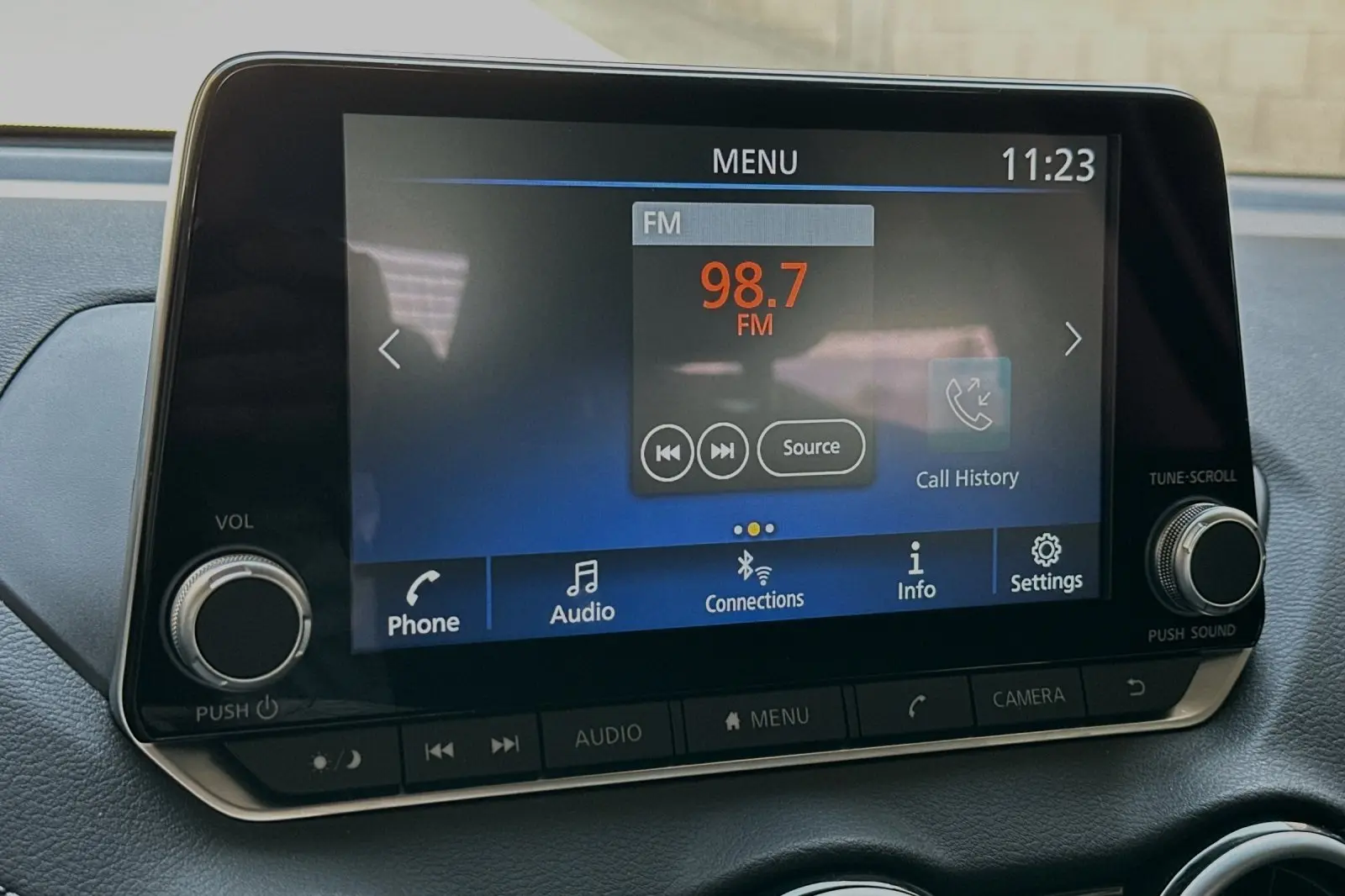 2025 Nissan Sentra SV photo 14