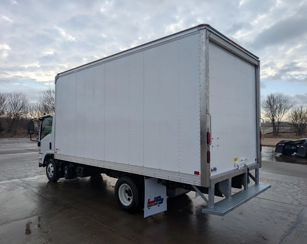 2025 Isuzu NPR - image 3