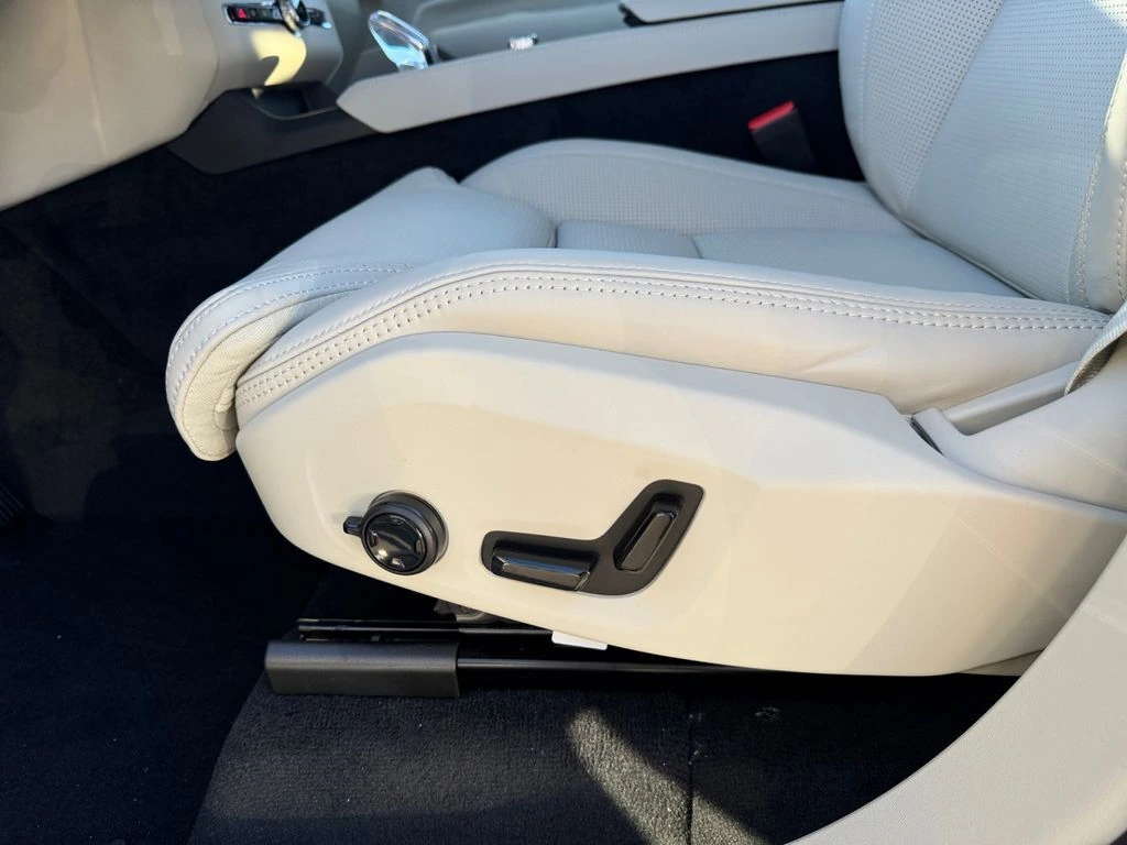 2026 Volvo - image 15