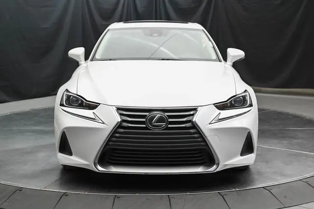 2019 Lexus IS 300 photo 5