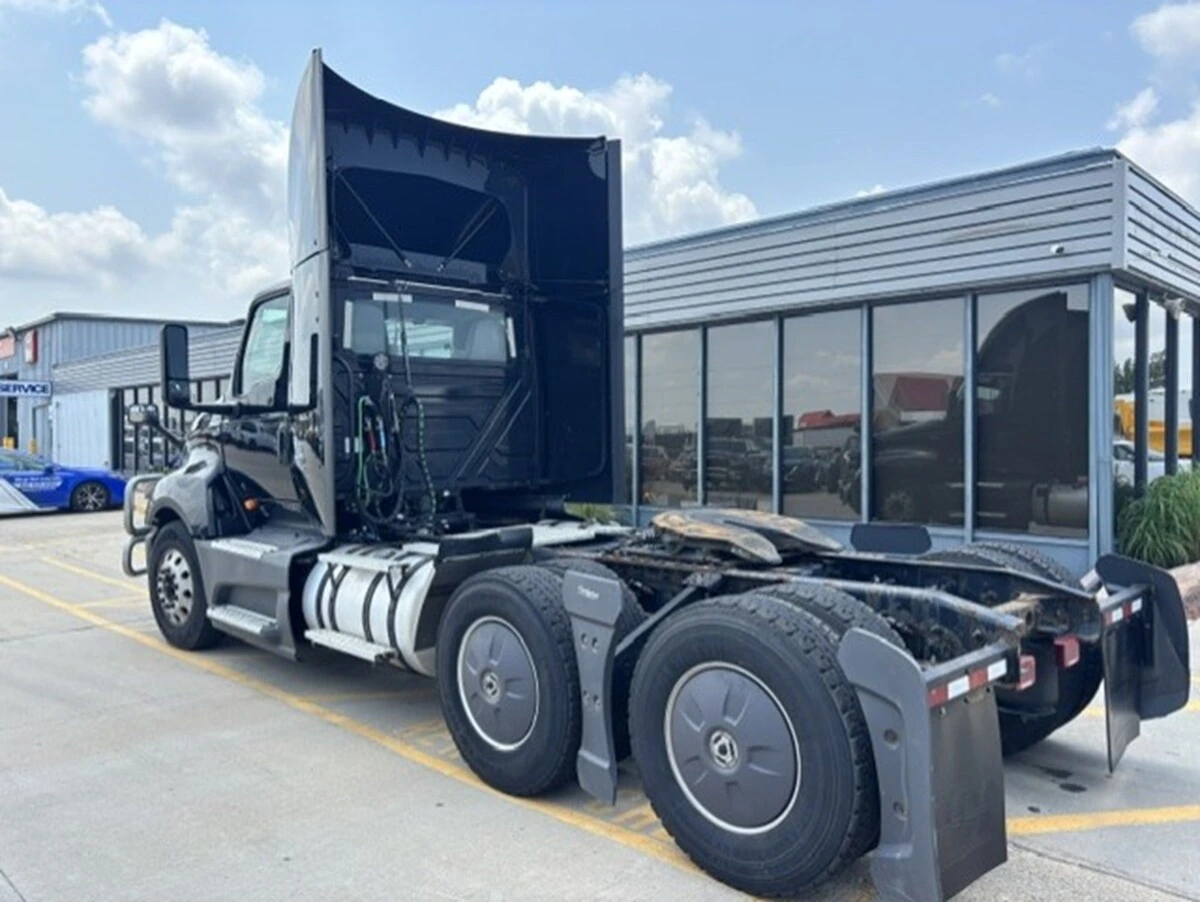 2022 International LT in Cedar Rapids, IA — photo 6