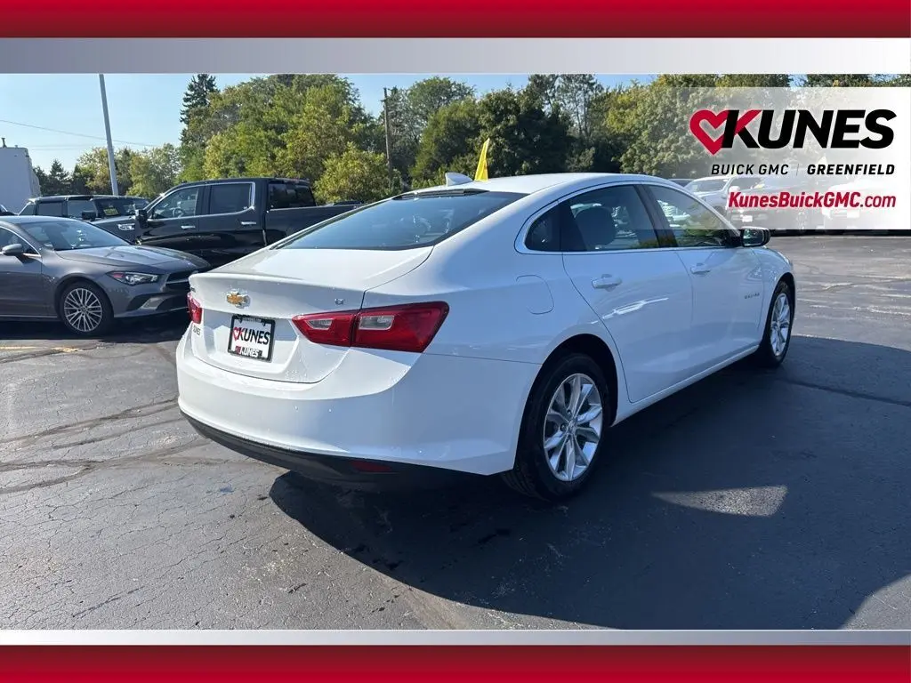2023 Chevrolet Malibu 1LT photo 3