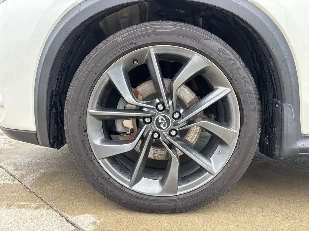 2019 Infiniti QX50 Essential AWD photo 8