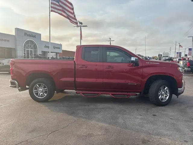 2021 Chevrolet Silverado 1500 LT photo 2