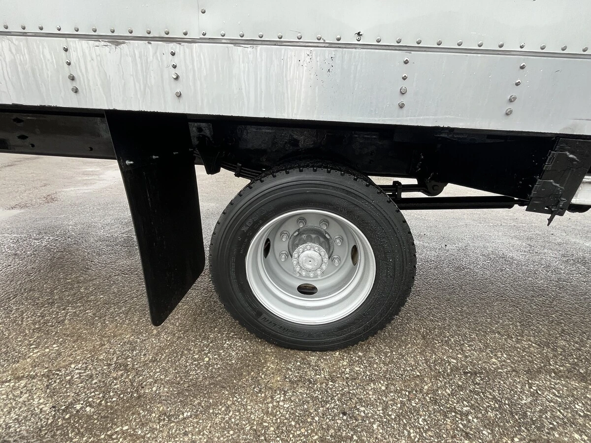 2017 Freightliner M2 106 — photo 7