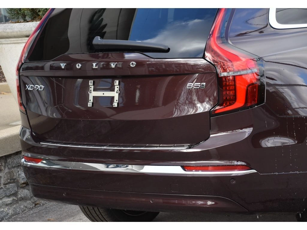 2026 Volvo - image 29