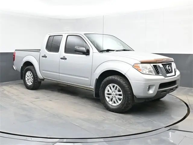 2016 Nissan Frontier SV photo 2