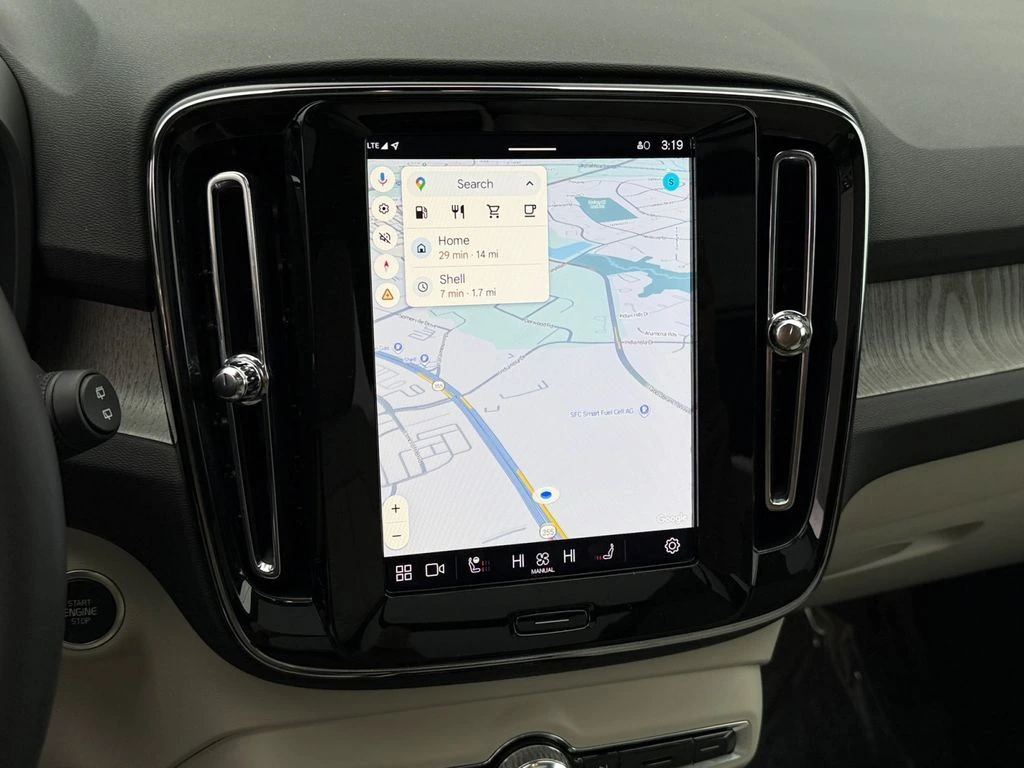 2025 Volvo - image 21