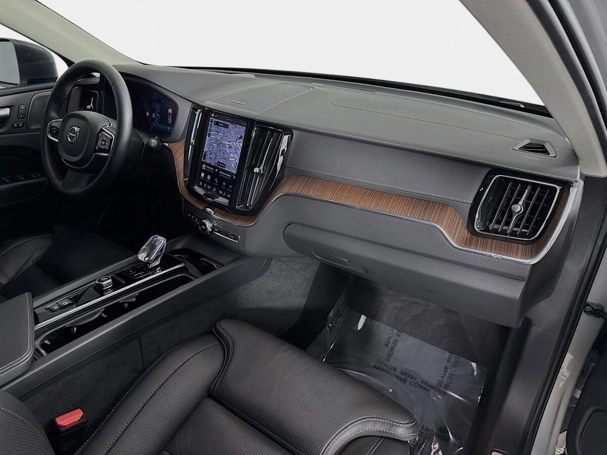 2023 Volvo - image 31