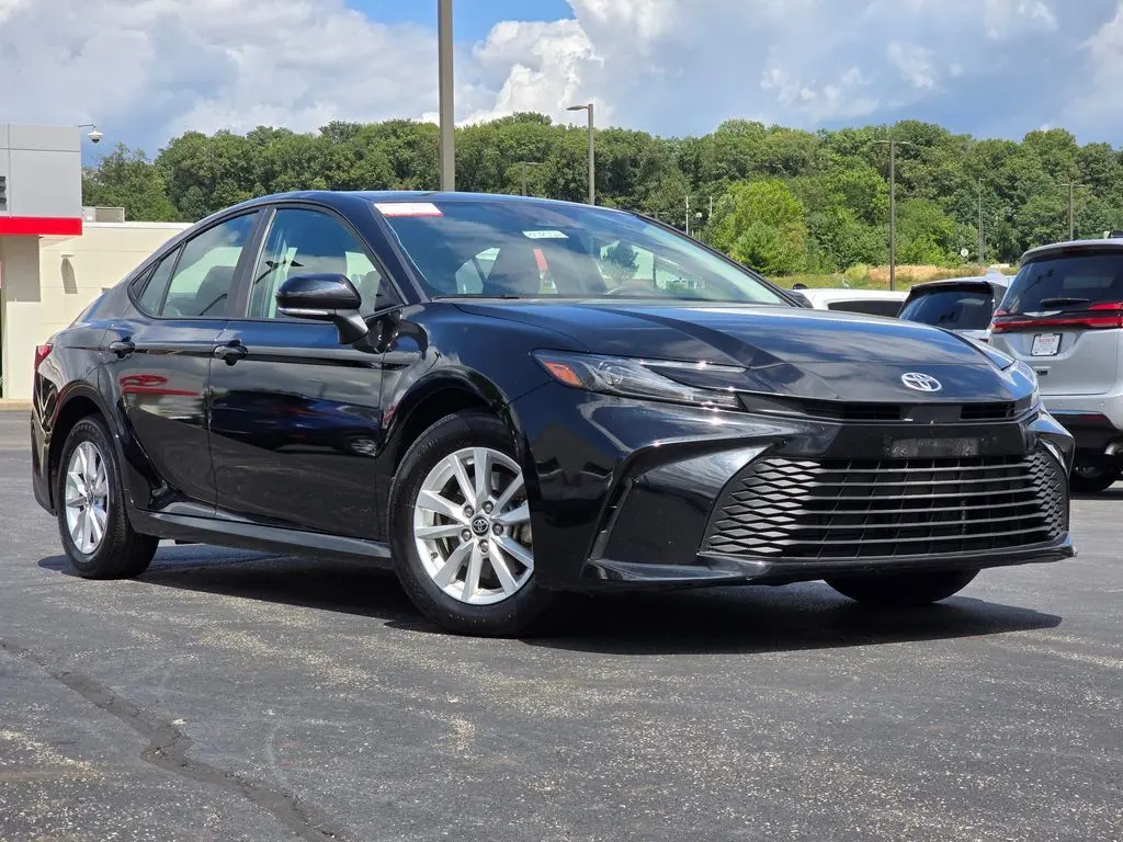 2025 Toyota Camry LE photo 2