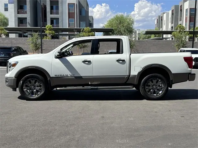 2019 Nissan Titan Platinum Reserve photo 2