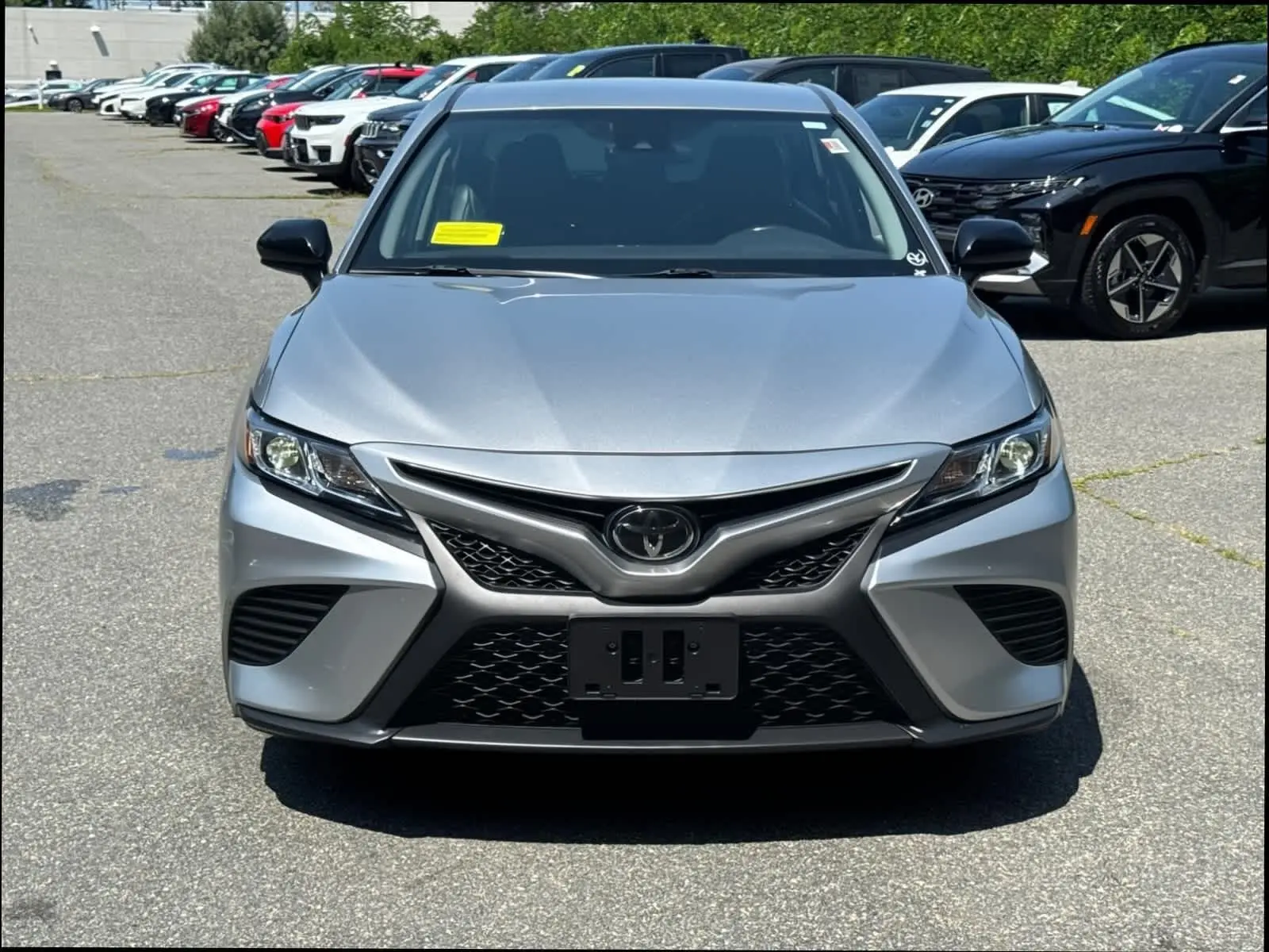 2020 Toyota Camry SE photo 33