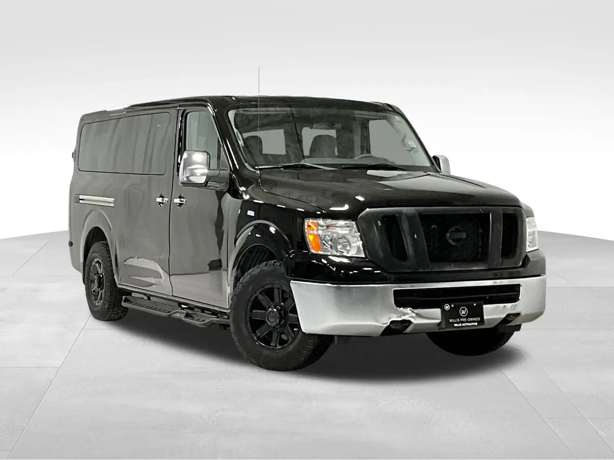 2018 Nissan NV Passenger SV's photo