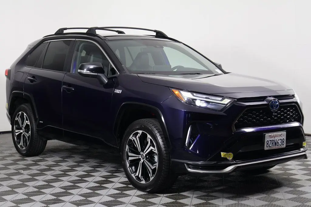 2022 Toyota RAV4 Prime XSE Premium photo 2
