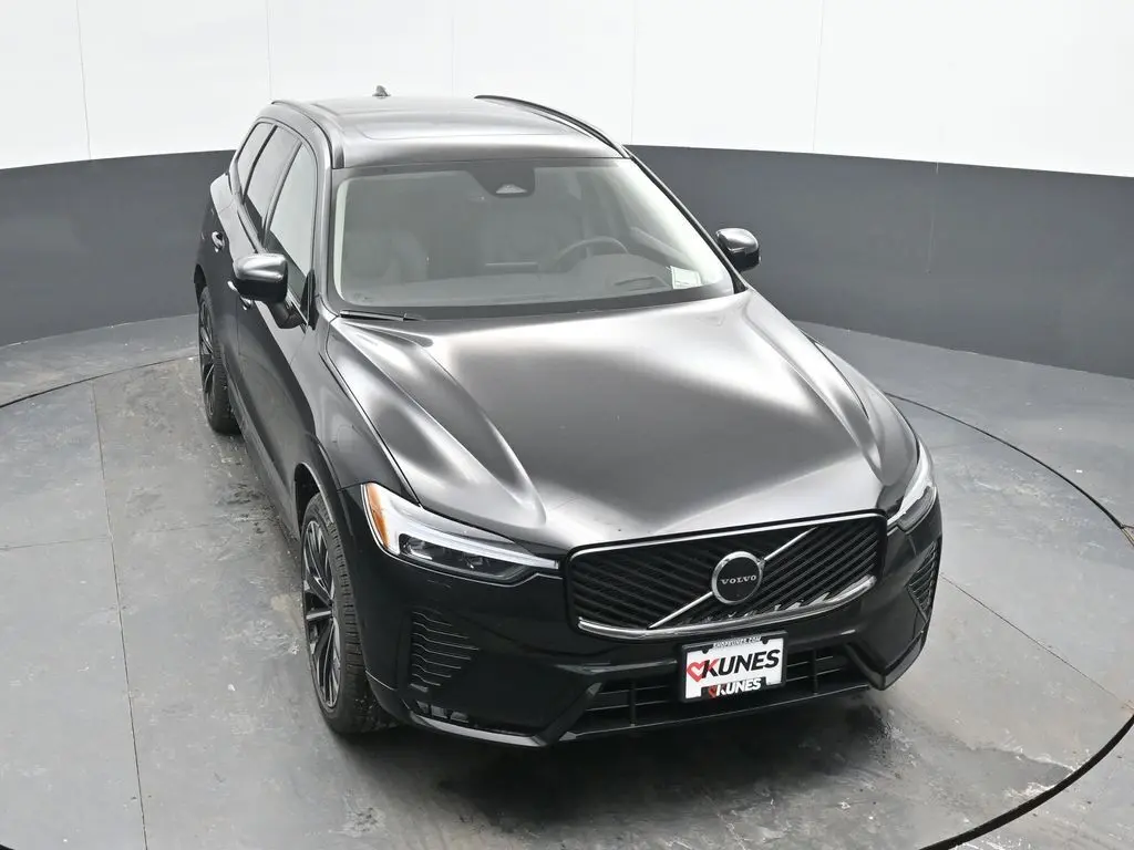 2026 Volvo - image 31