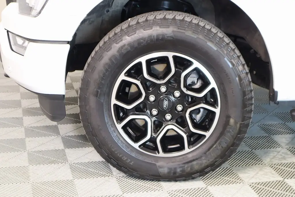 2023 Ford F-150 XLT photo 19