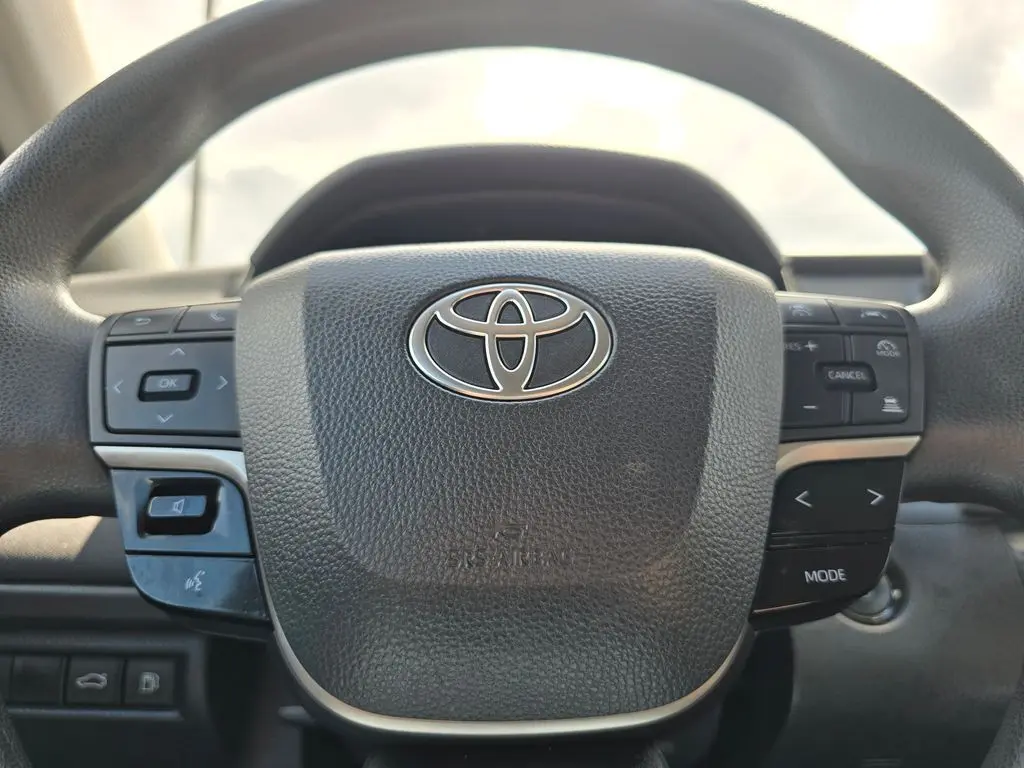 2025 Toyota Camry LE photo 24