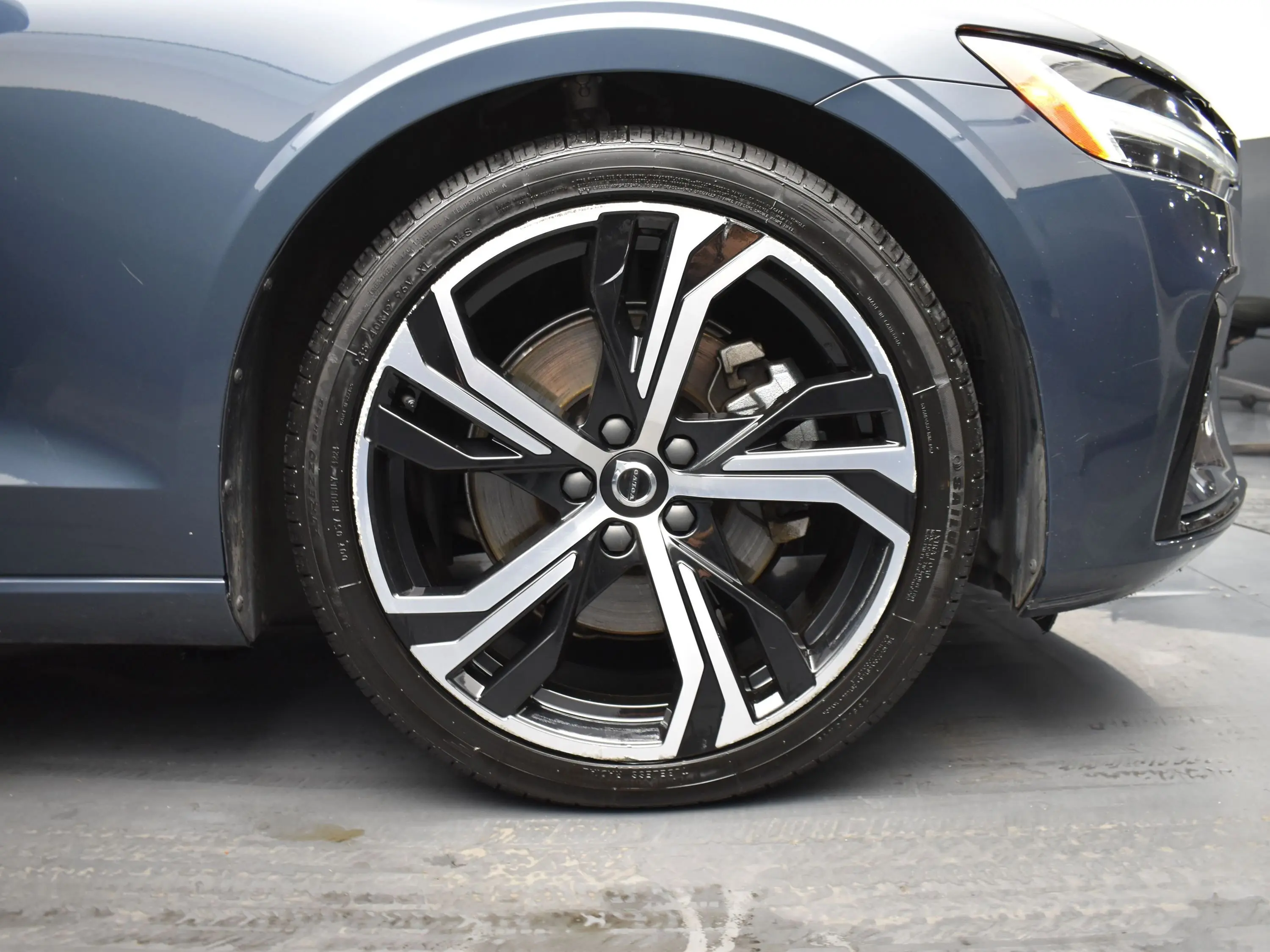 2024 Volvo S60 B5 AWD Core photo 5
