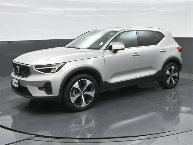2024 Volvo XC40 Plus photo 4