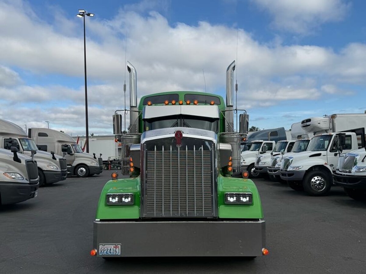 2022 Kenworth W900 in Portland, OR — photo 5
