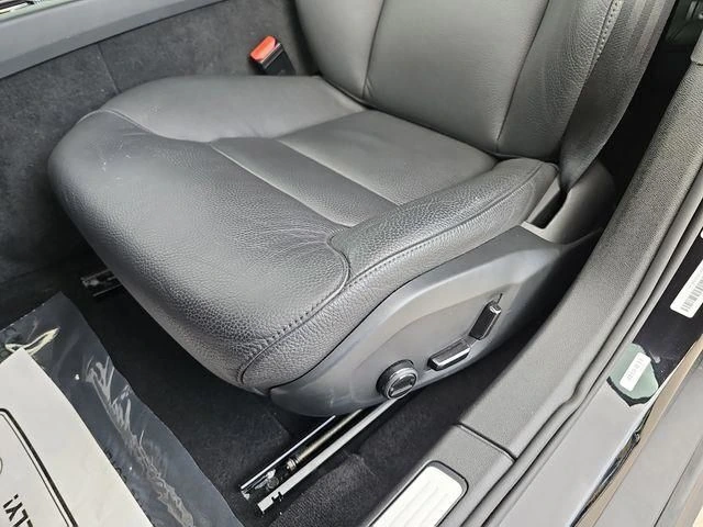 2025 Volvo - image 40