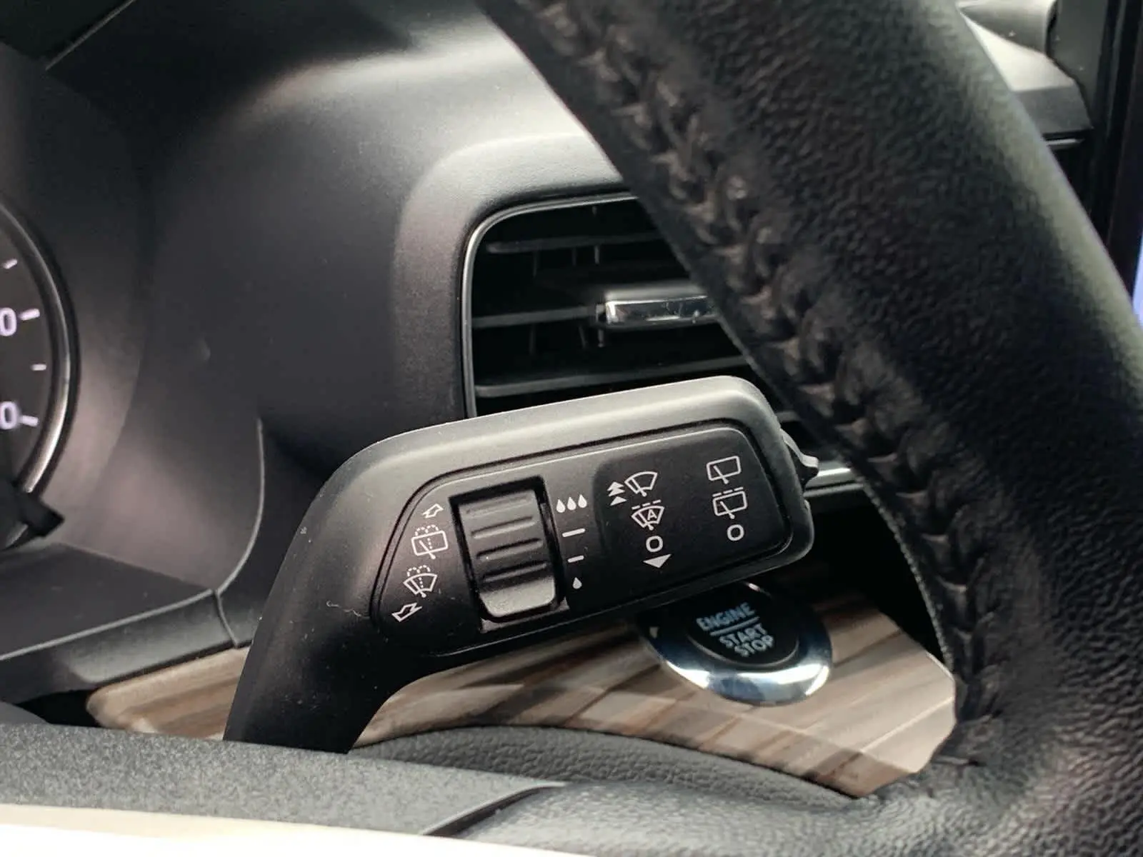 2022 Ford Explorer Limited photo 15