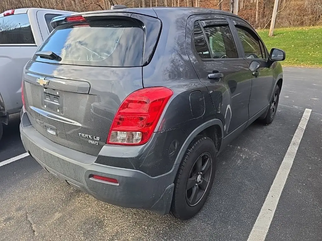 2019 Chevrolet Trax LS photo 4
