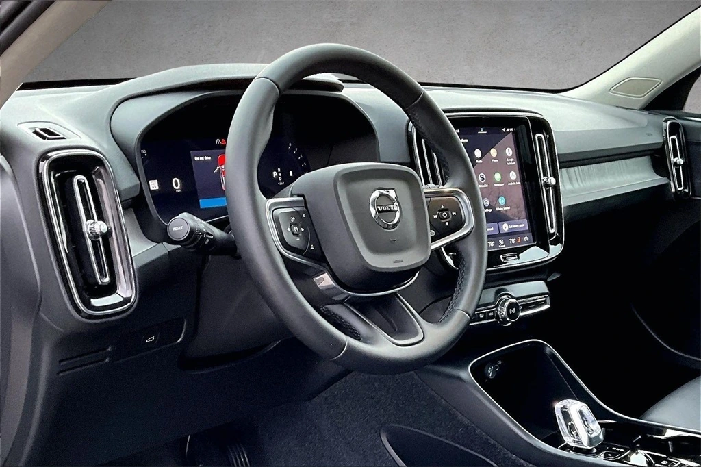 2026 Volvo - image 16