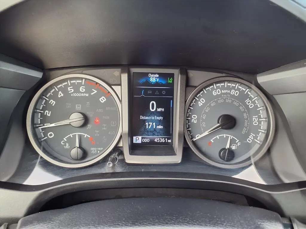 2021 Toyota Tacoma SR5 photo 33