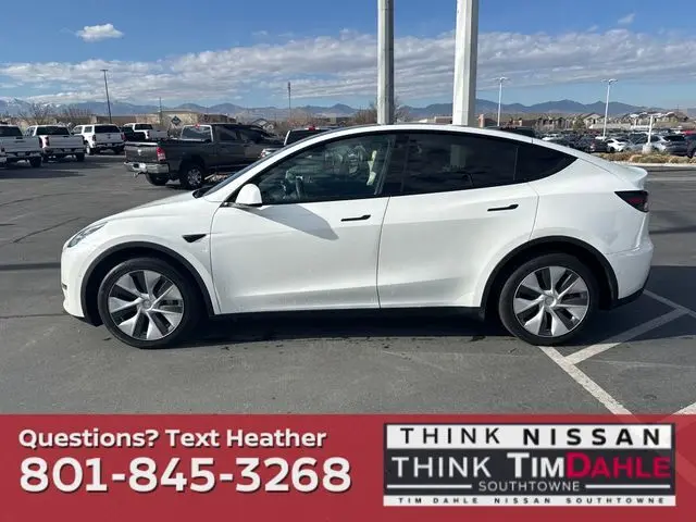 2022 Tesla Model Y Long Range photo 2