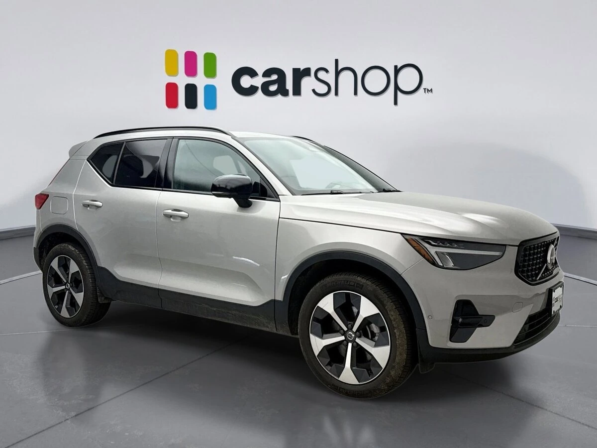 2025 Volvo - image 7