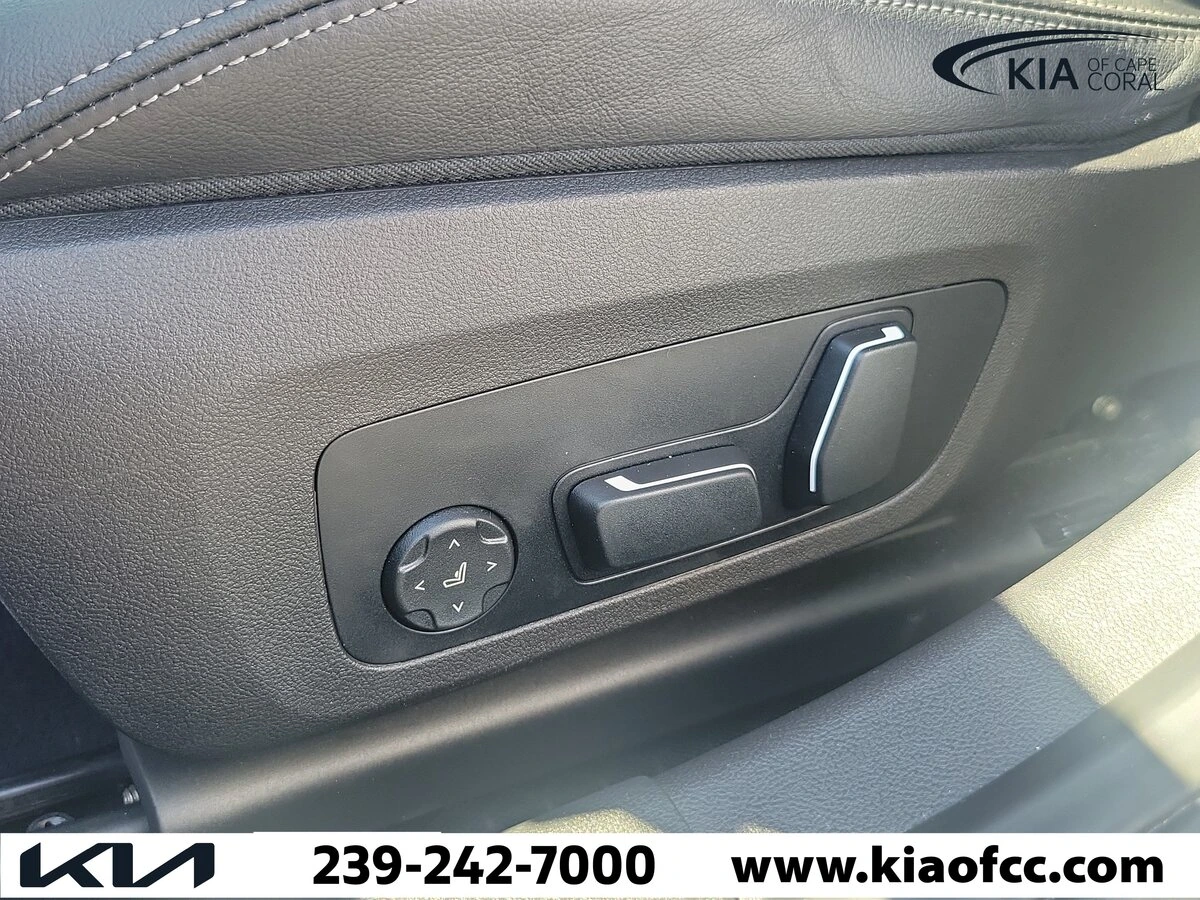 2025 BMW 3 Series 330i - Photo 22