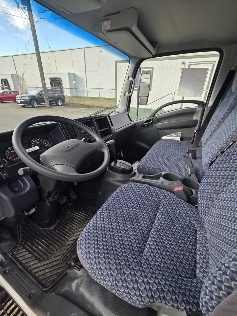 2026 Isuzu NPR — photo 8