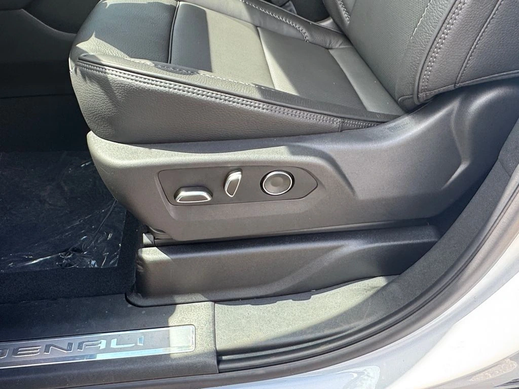 2026 GMC Yukon Denali - Photo 12
