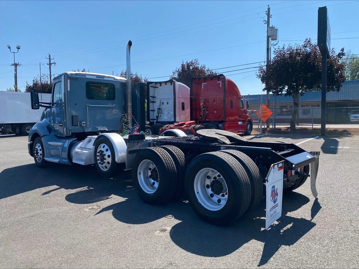 2017 Kenworth T680 — photo 3