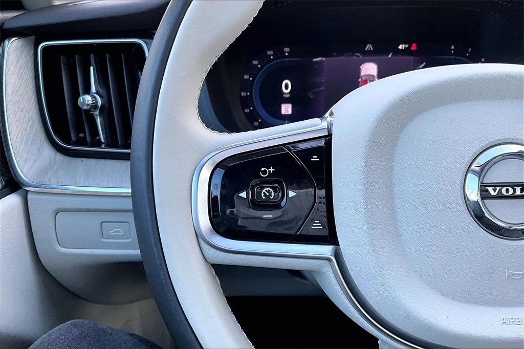 2023 Volvo - image 10