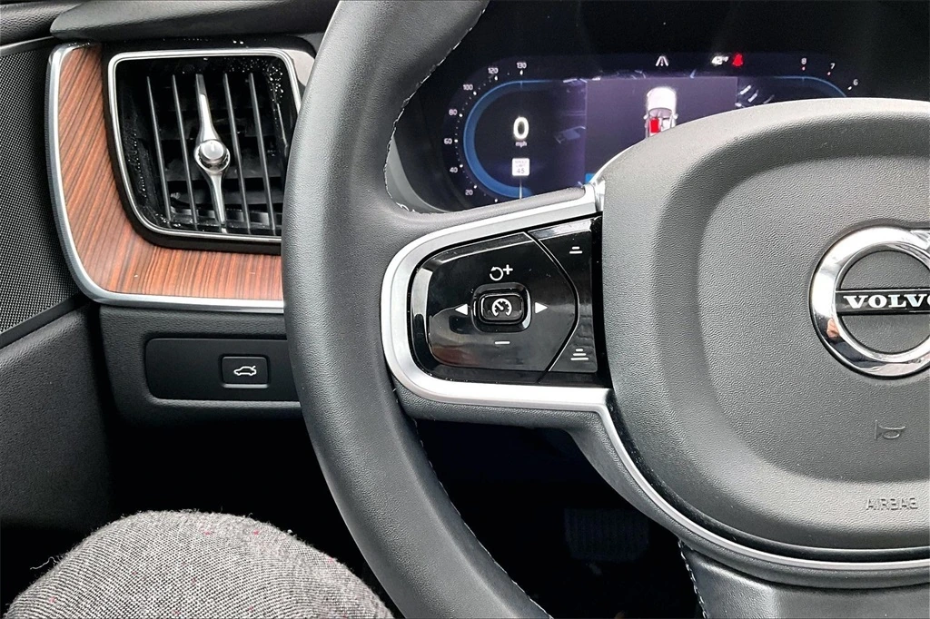 2024 Volvo - image 11
