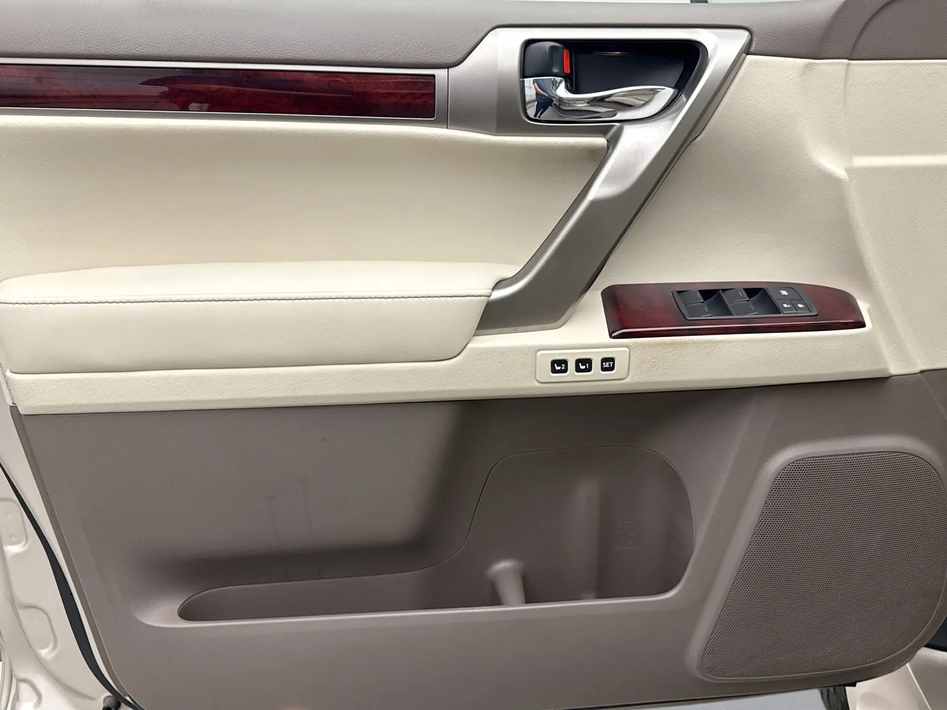 2011 Lexus GX Base photo 9