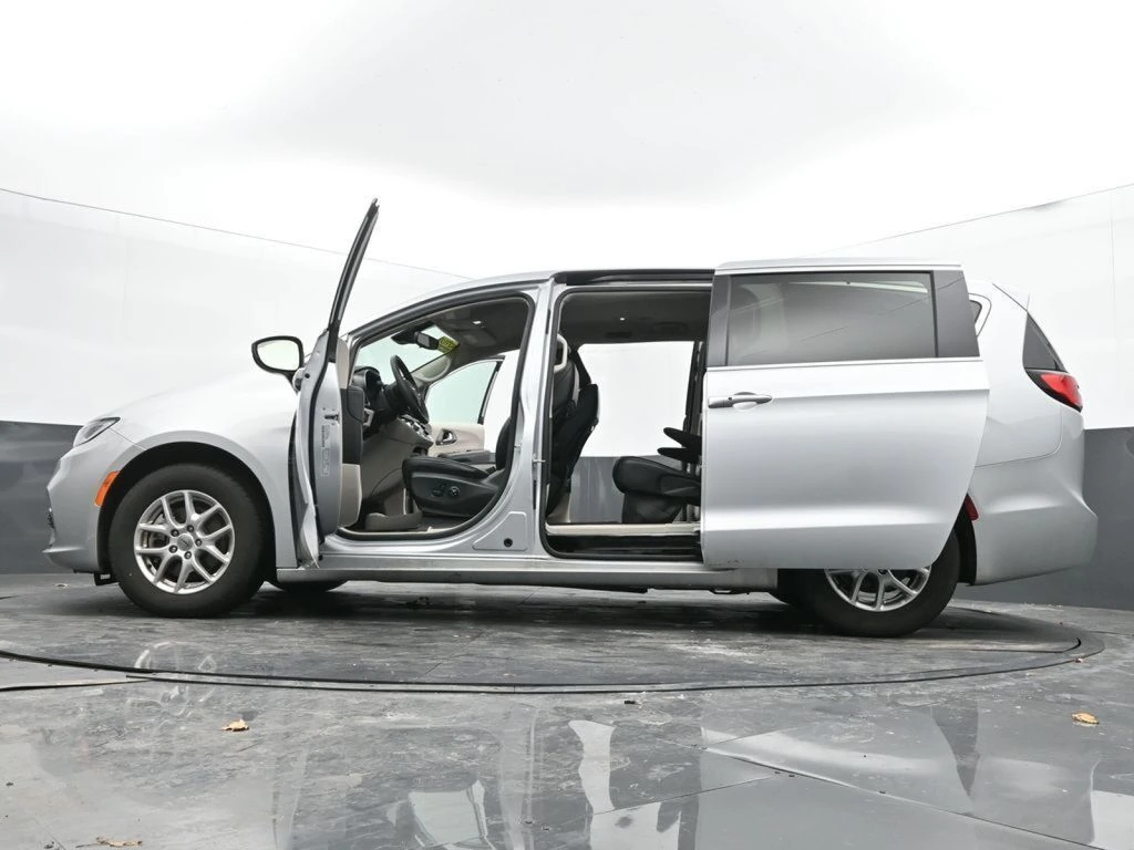 2024 Chrysler Pacifica Touring L - Photo 72