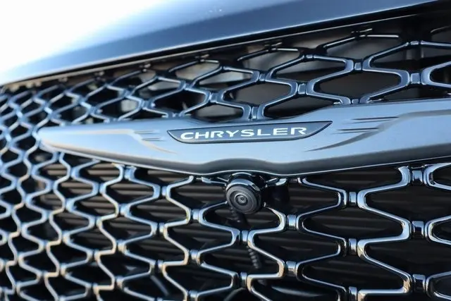 2026 Chrysler Pacifica Limited photo 4