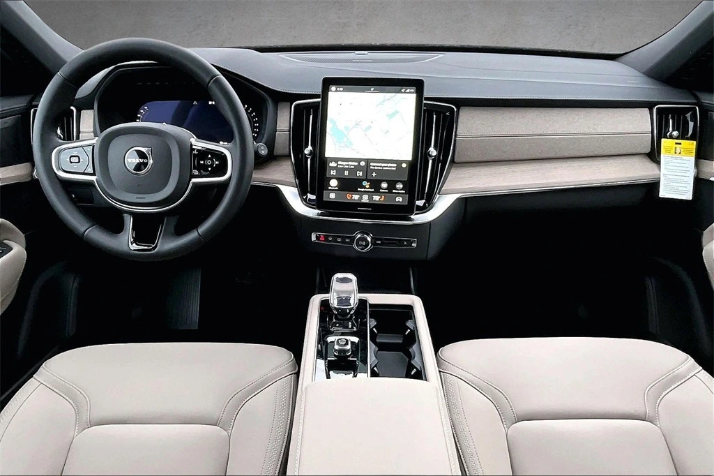 2026 Volvo - image 5
