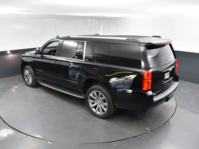 2016 Chevrolet Suburban LTZ photo 32