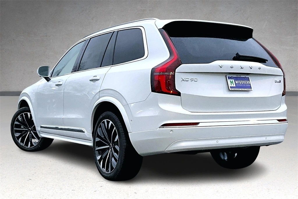 2026 Volvo - image 3