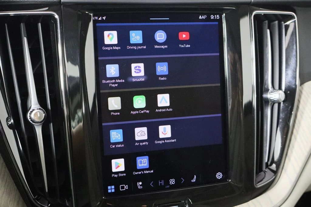 2023 Volvo - image 31