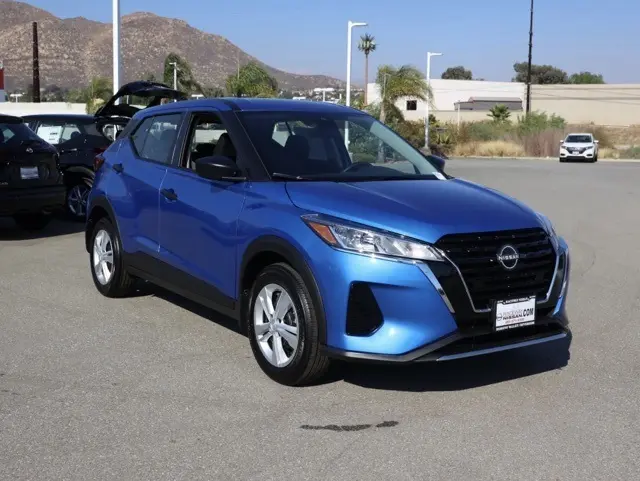 2025 Nissan KICKS PLAY Base's photo