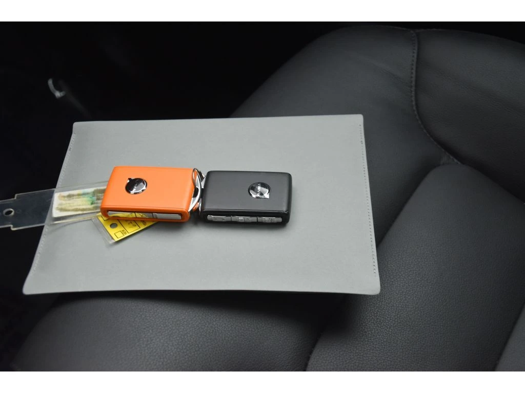 2025 Volvo - image 39