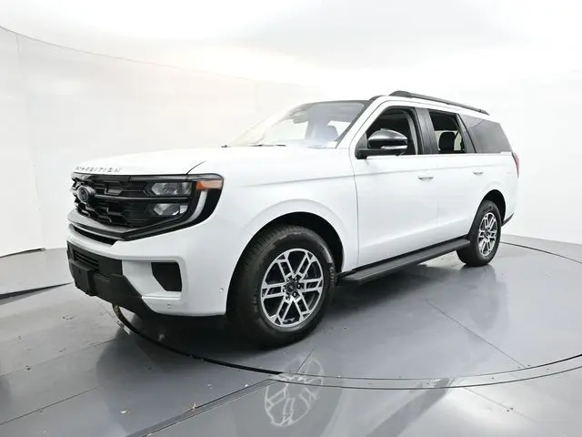 2025 Ford Expedition photo 3