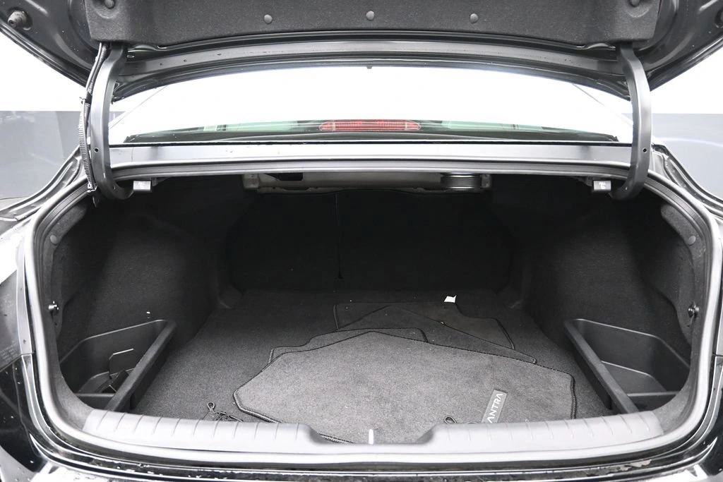2026 Hyundai Elantra Limited - Photo 27